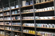彩妆货架图片大全-优化展示策略-提升顾客购买体验