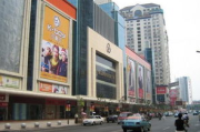 广州三元里服装批发城,服装采购指南-市场优势与选购策略解析