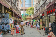 广州最大服装批发市场探秘-详解市场分布与特色