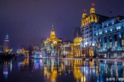 打烊后仅剩两人沙发,孤独与连接的微妙平衡-都市空间情感解析