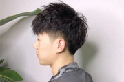 锡纸烫男发型趋势与打理技巧-如何选择适合自己的锡纸烫发型