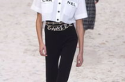 Chanel衣服：经典时尚的代名词-选择与搭配指南