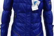 羽绒服品牌排行榜前十名,热门品牌盘点与选购指南