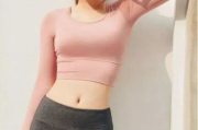 40到50岁女性的时尚选择，高档连衣裙选购指南