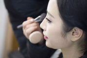 彩妆达人婷宝，打造个性化魅力妆容-技巧与心得解析