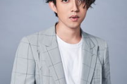 潮男搭配服饰-个性与潮流的完美融合