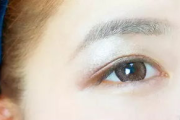 眼影彩妆流行颜色解析-打造魅力眼眸的秘密