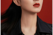 杨幂代言彩妆产品，时尚与美丽的完美融合-彩妆市场新趋势解析