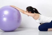 产后利用瑜伽球瘦身,有效恢复体型-瑜伽球瘦身动作解析