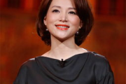 董卿朗诵《致青春》的艺术魅力与深远意义