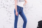 传统牛仔服饰,时尚经典-选择与搭配指南